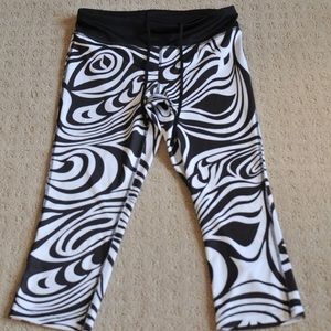 Xersion black and white athletic leggings